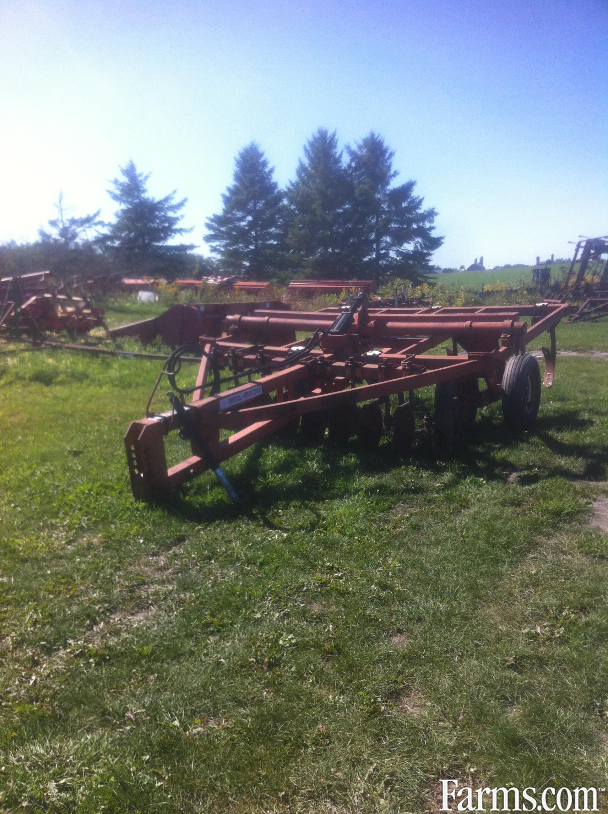 Wil Rich 7 shank soil saver Chisel Plow for Sale