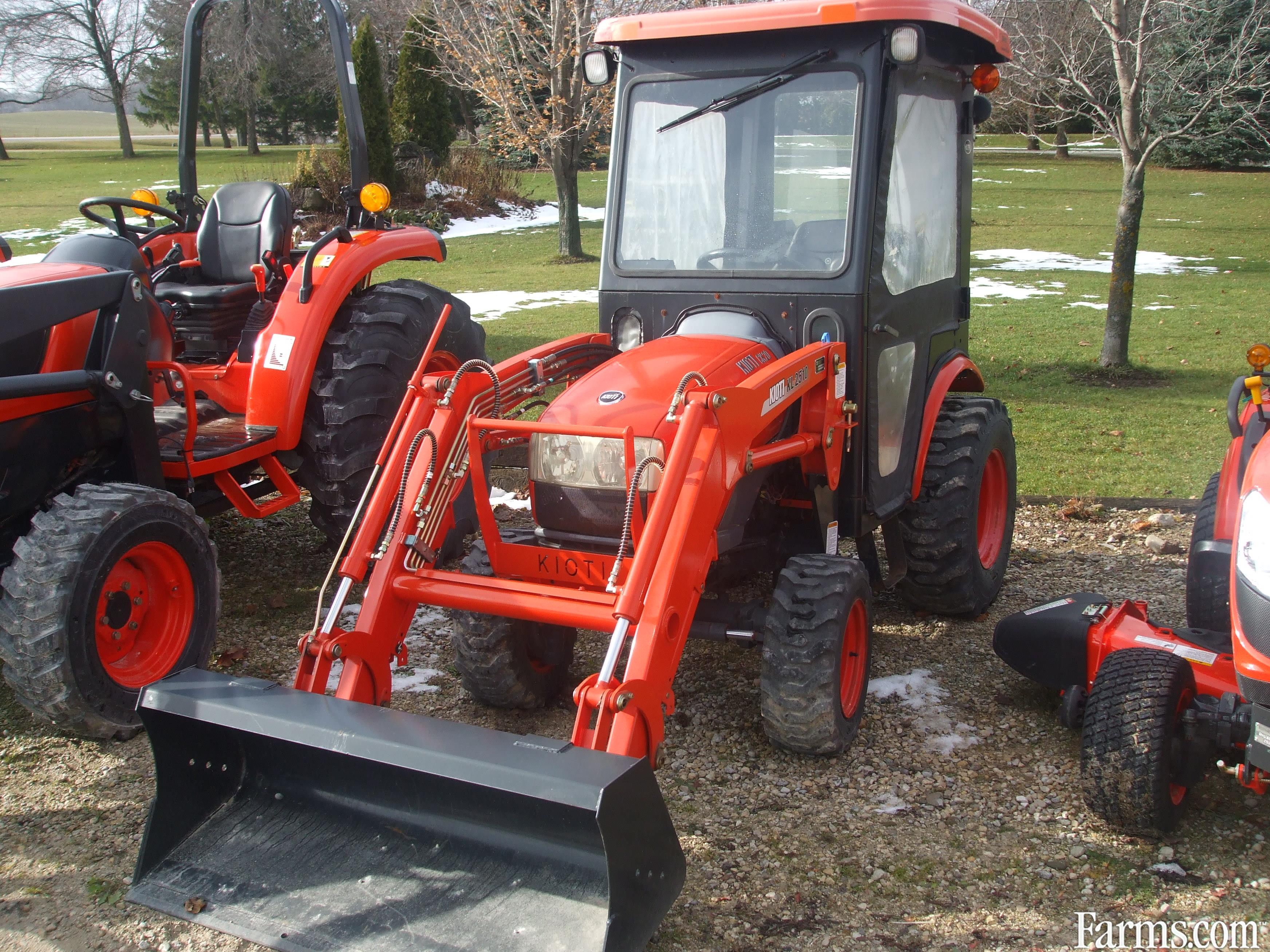 Kioti CK20 with Cab, loader & blower for Sale