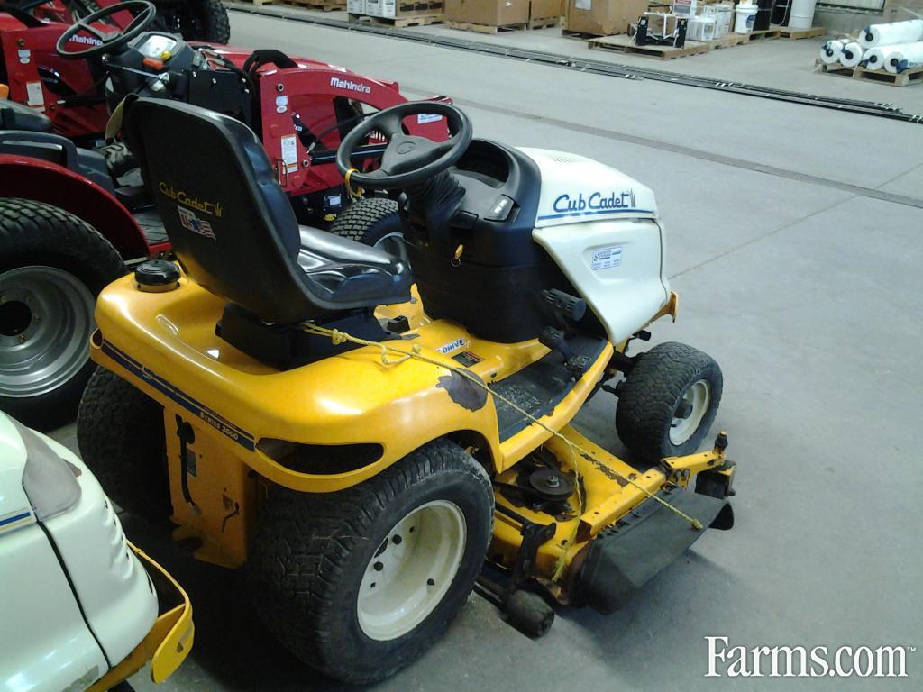 2003 Cub Cadet 3206 Riding Lawn Mower for Sale
